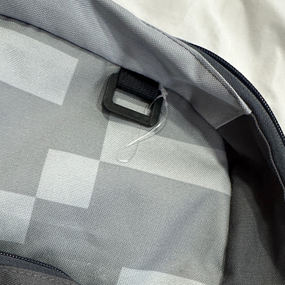 Minecraft grey backpack - Picture 8 of 9